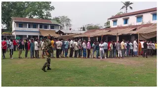 ভারতের লোকসভা নির্বাচনের চতুর্থ দফার ভোটগ্রহণ চলছে